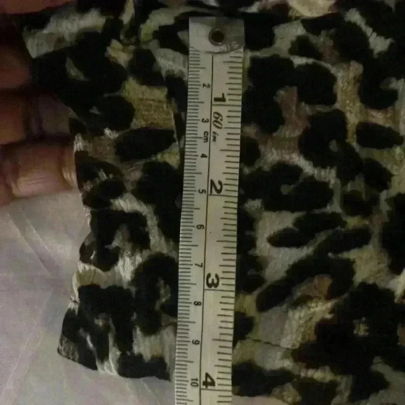 C. Wonder Safari Leopard Print
Flowy Cabana Shorts Women's size
Large - Picture 9 of 9